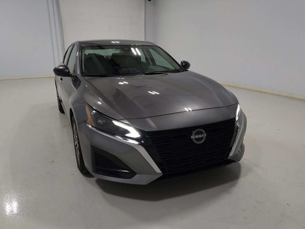 Used 2024 Nissan Altima 2.5 SV FWD image 14