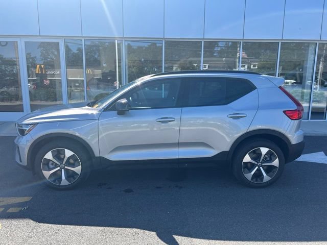 Certified 2025 Volvo XC40 B5 Plus AWD/4WD image 2
