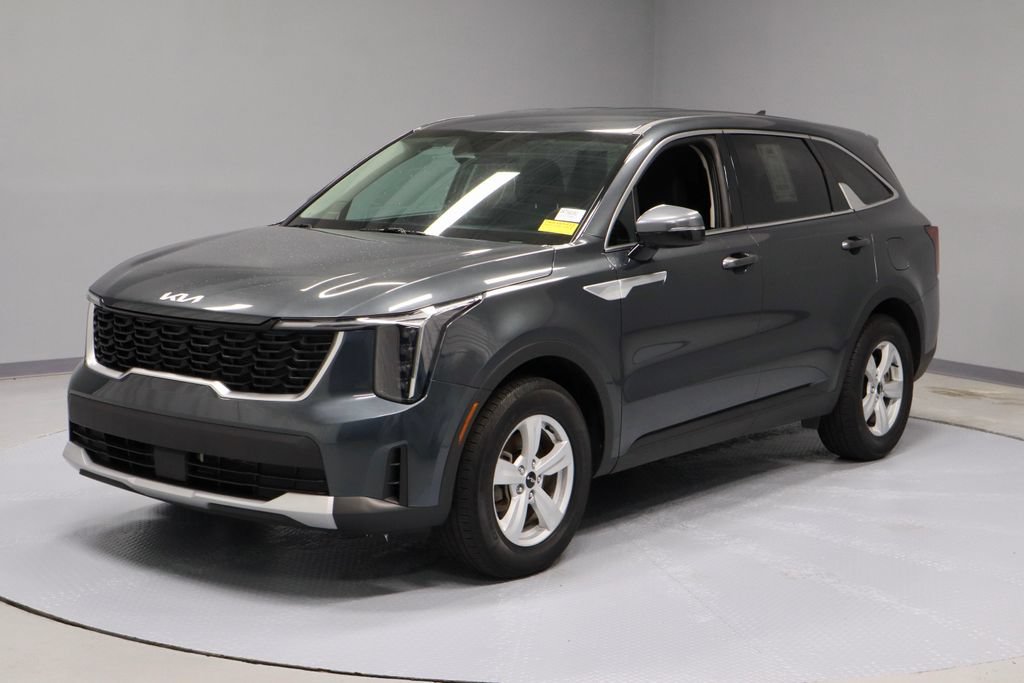 Used 2025 Kia Sorento LX FWD image 7
