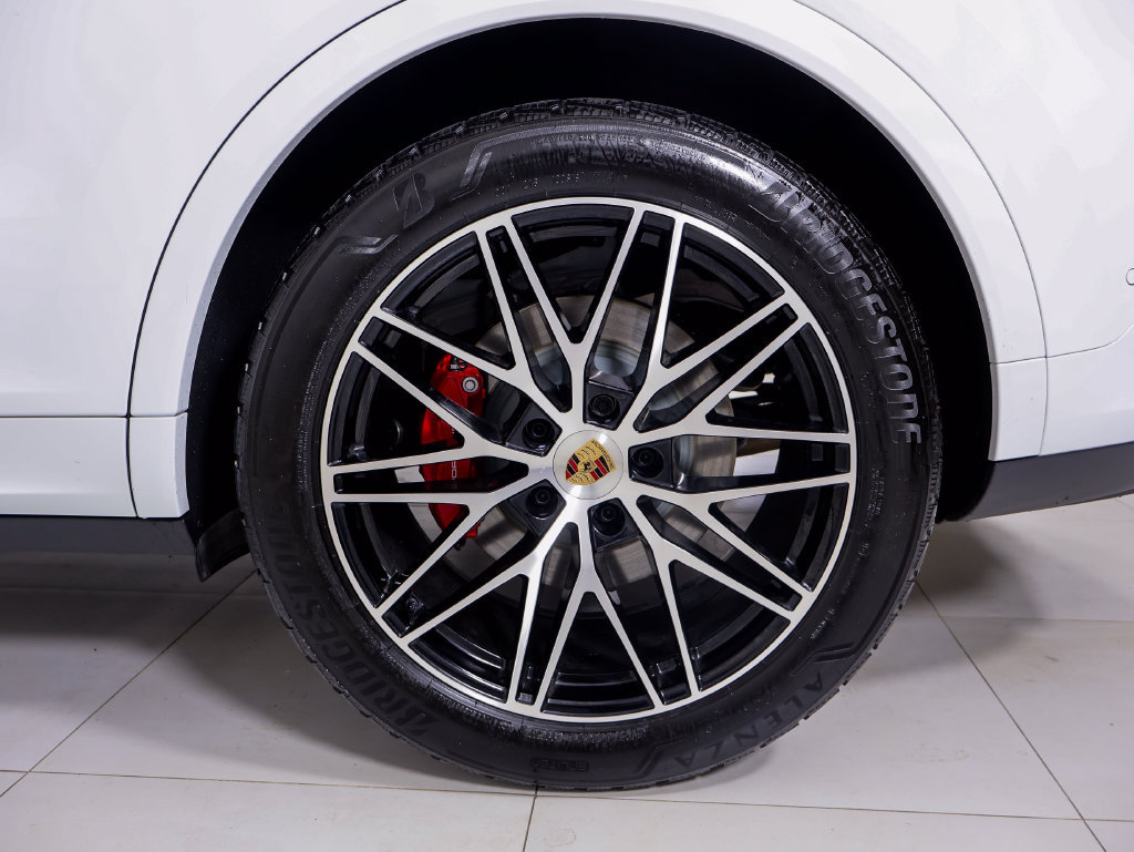 Certified 2026 Porsche Cayenne S w/ Premium Package Plus AWD/4WD image 32