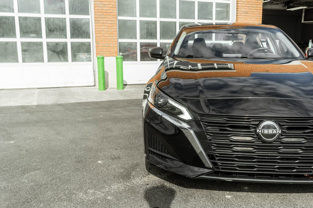 Used 2024 Nissan Altima 2.5 SV image 32
