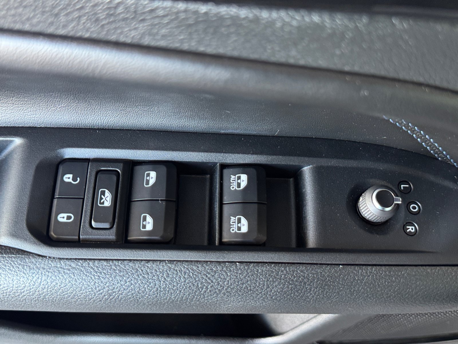 Certified 2026 Jeep Compass Latitude AWD/4WD image 12