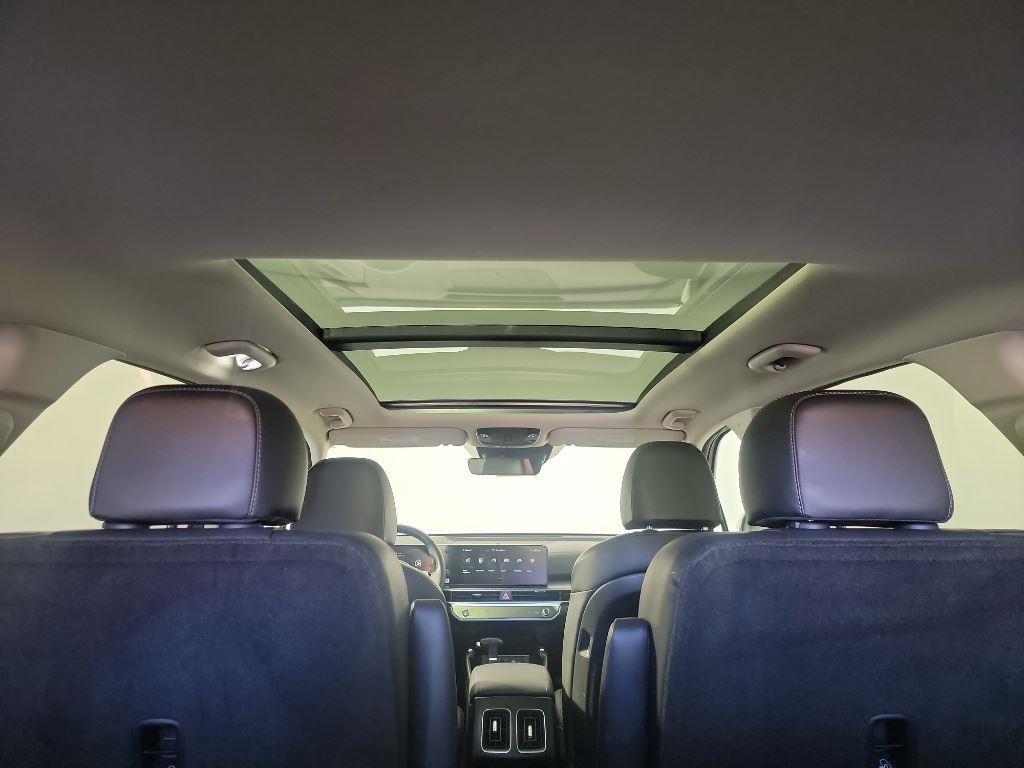 Certified 2025 Kia Sorento EX w/ Panoramic Sunroof Package image 24
