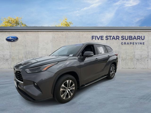 Used 2023 Toyota Highlander XLE image 4