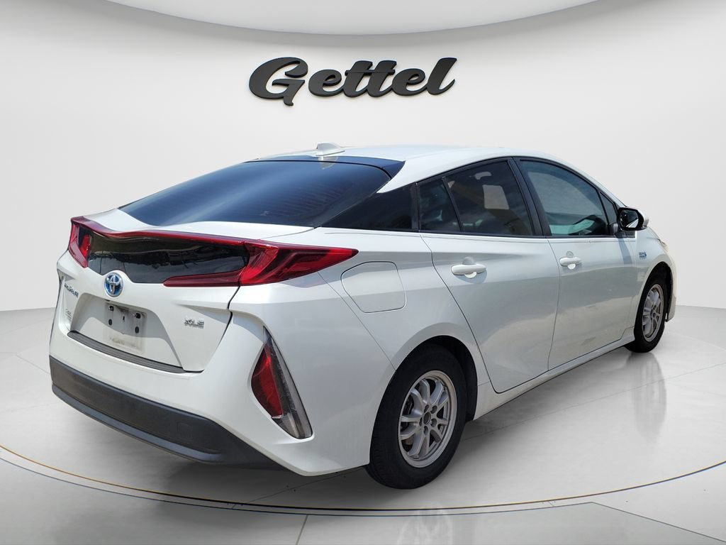 Used 2021 Toyota Prius Prime XLE FWD image 3