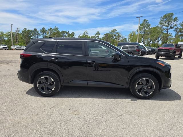Used 2024 Nissan Rogue SV image 3
