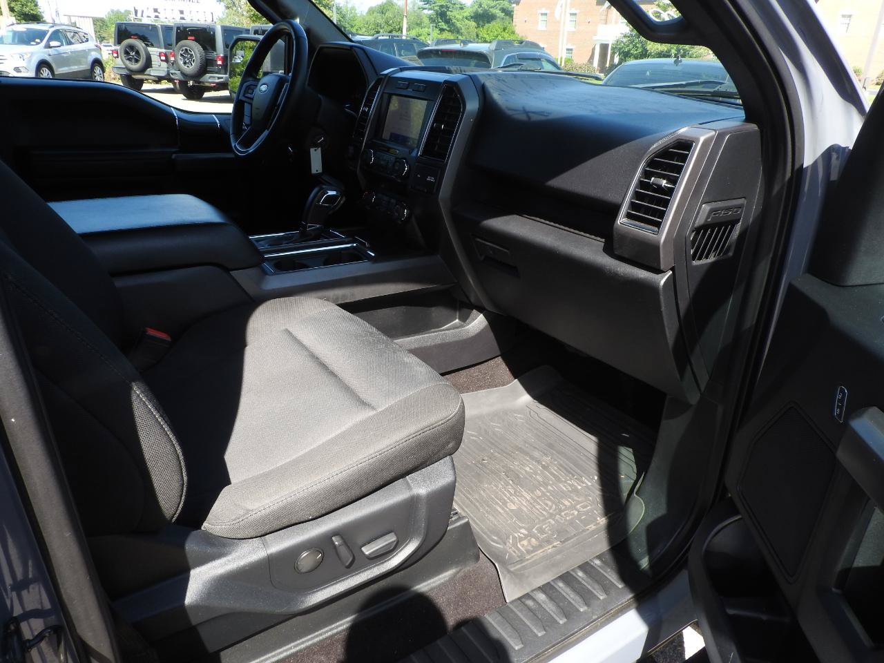 Used 2020 Ford F150 XLT w/ Equipment Group 302A Luxury AWD/4WD image 9