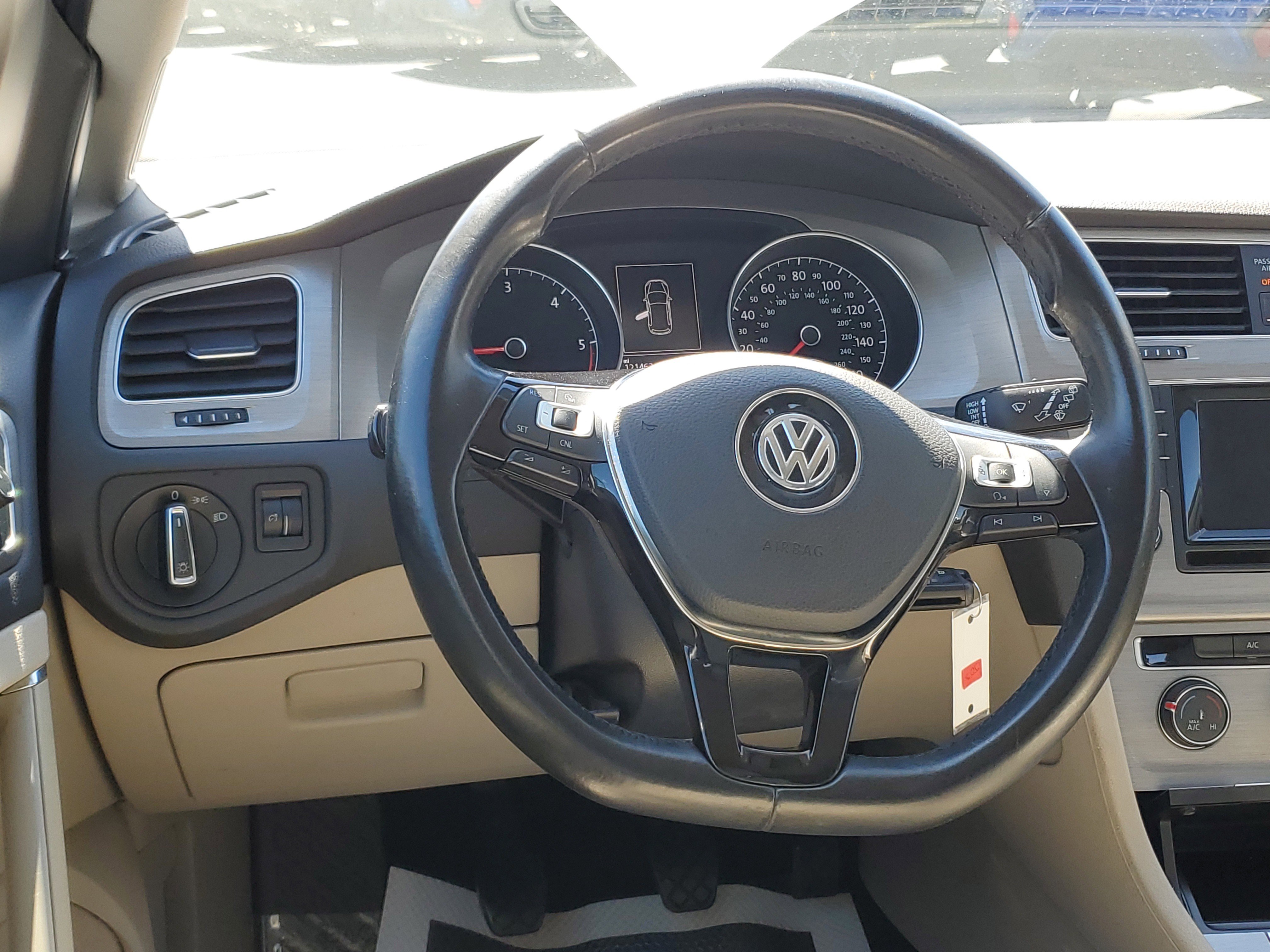Used 2015 Volkswagen Golf TDI S image 10