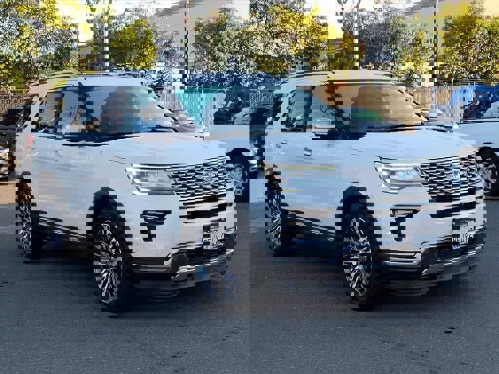 Used 2018 Ford Explorer Platinum image 3