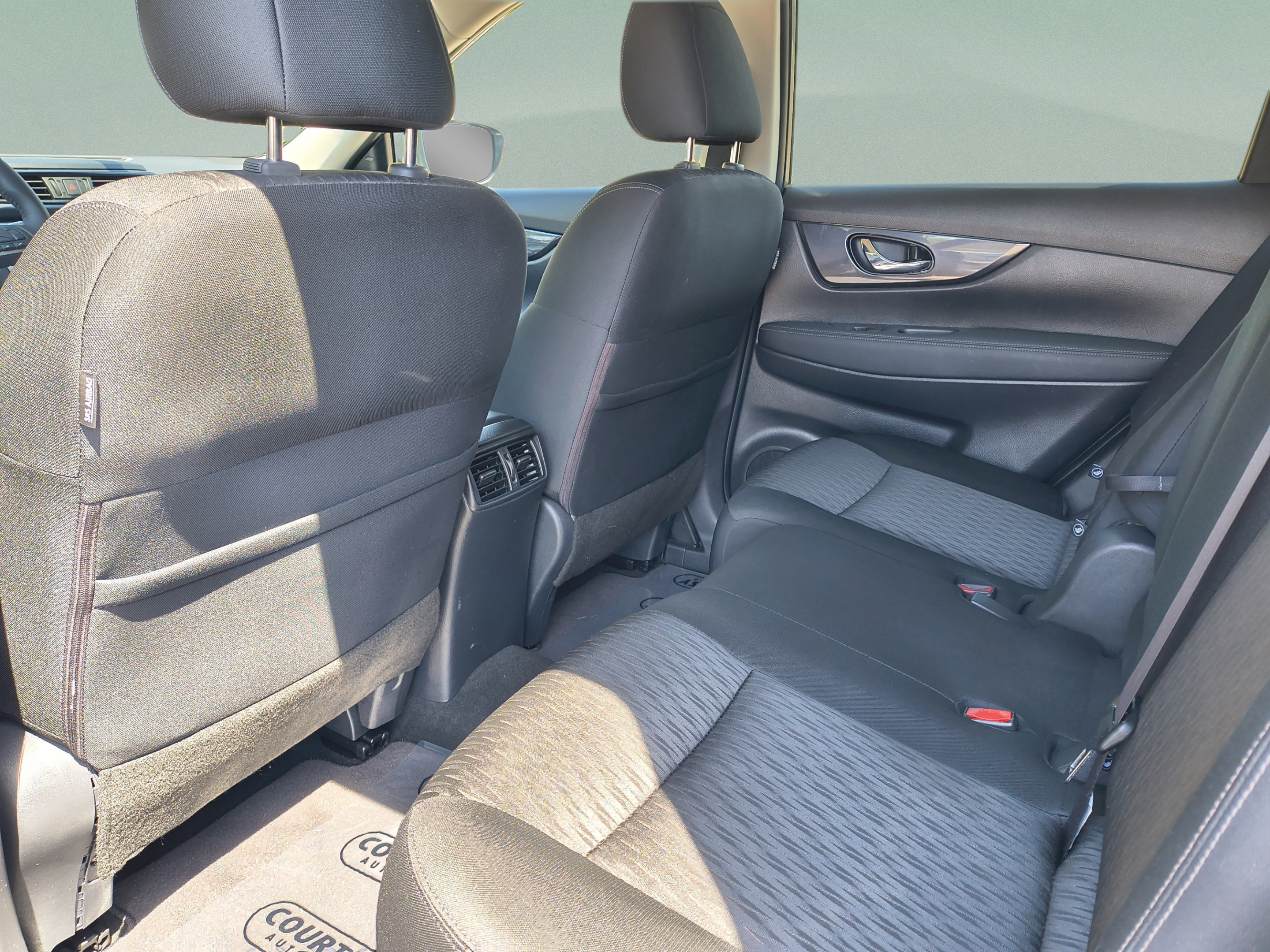 Used 2018 Nissan Rogue SV FWD image 17