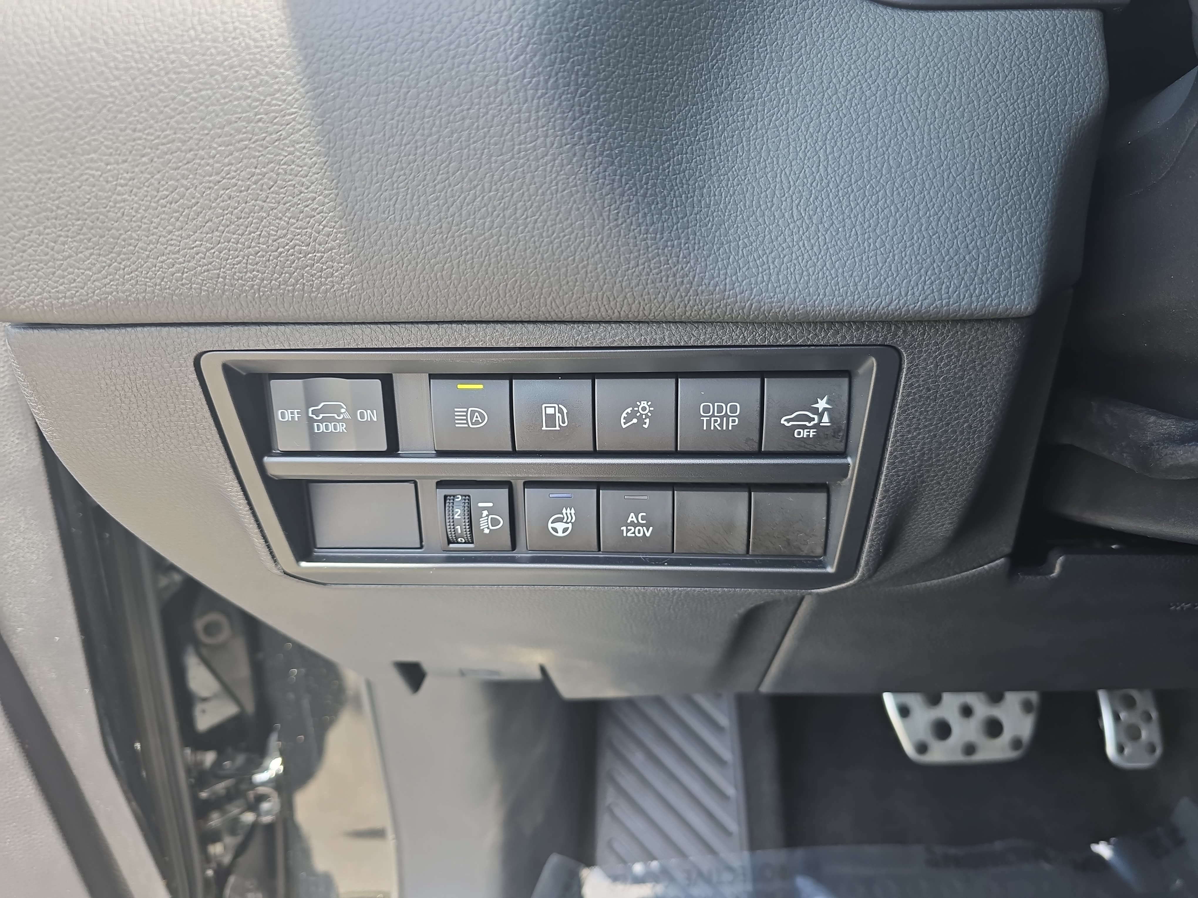 Used 2023 Toyota Sequoia SR5 w/ SR5 Premium Package RWD image 27