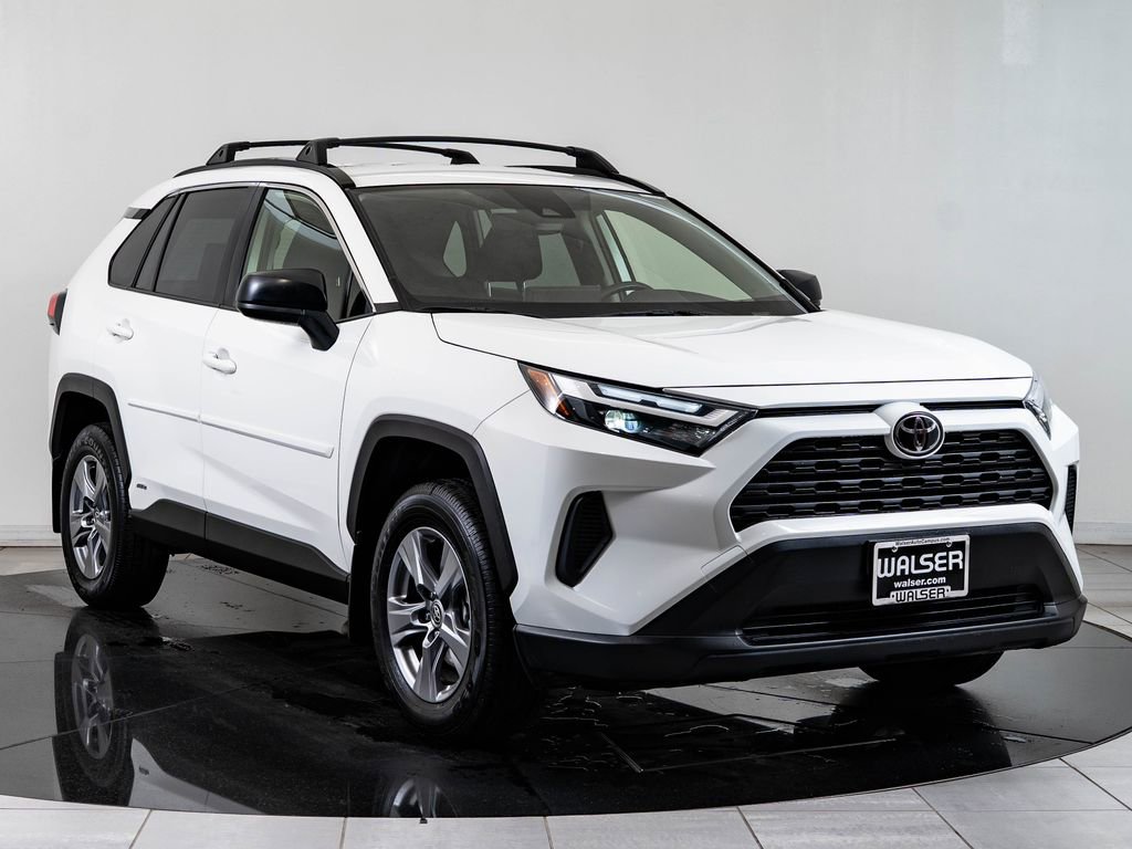 Used 2025 Toyota RAV4 LE AWD/4WD image 12