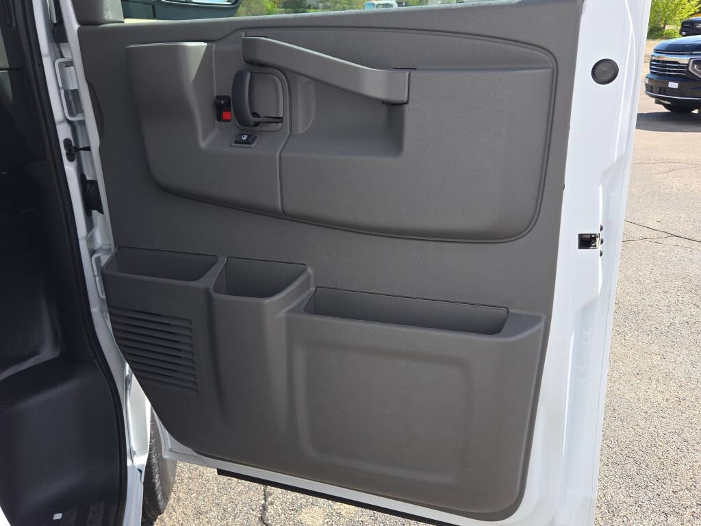 New 2026 Chevrolet Express 2500 w/ Communications Package RWD image 8