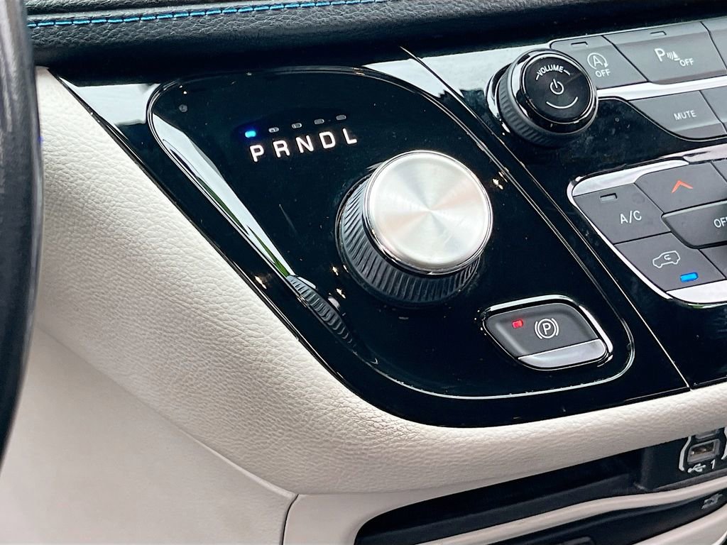 Certified 2021 Chrysler Pacifica Touring-L w/ Uconnect Theater Family Group image 16