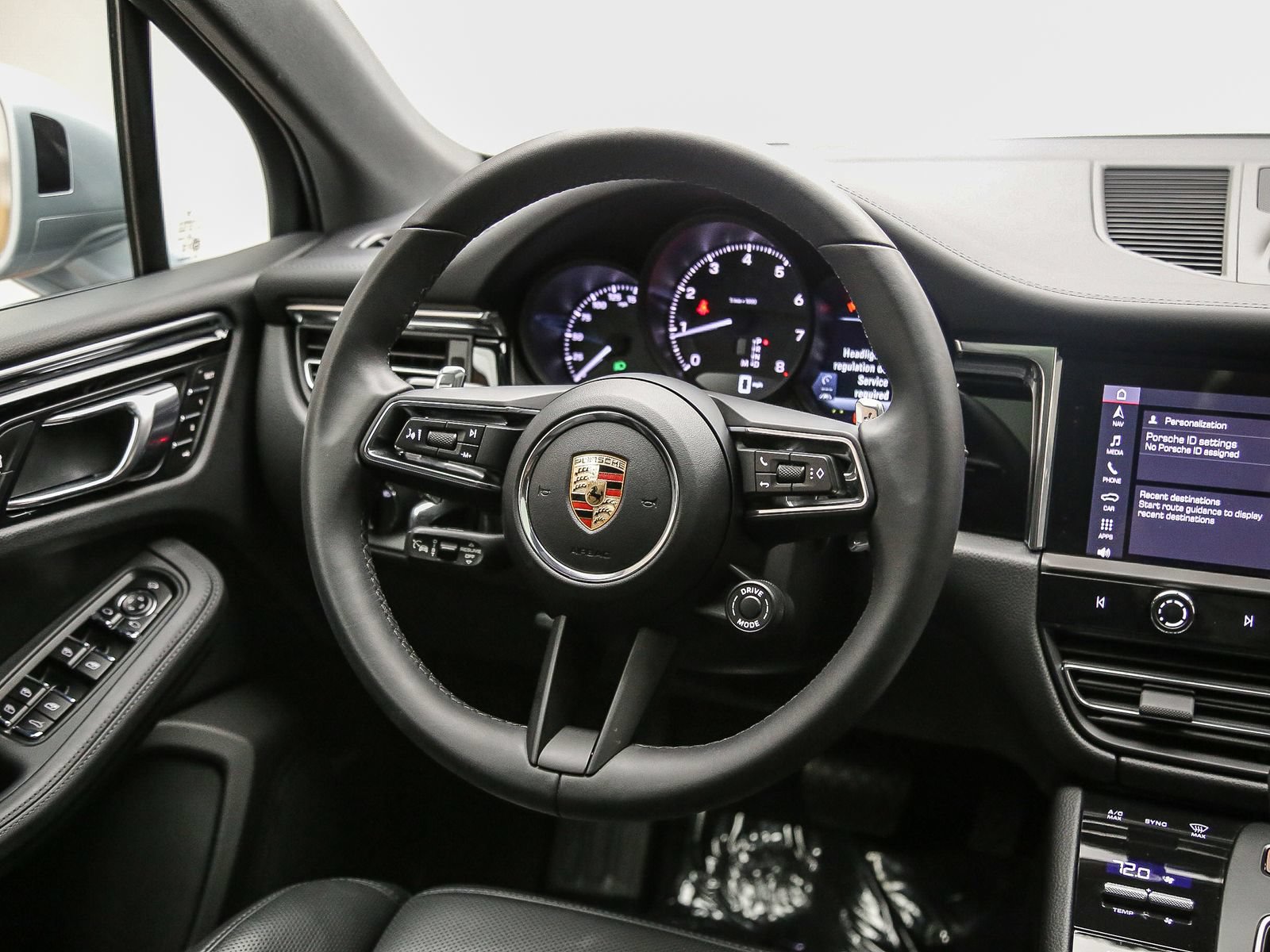 Certified 2026 Porsche Macan AWD/4WD image 19