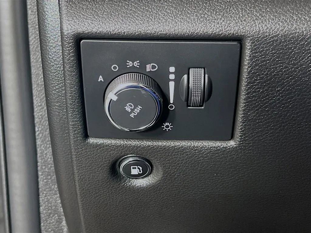 Used 2018 Jeep Grand Cherokee Limited RWD image 11