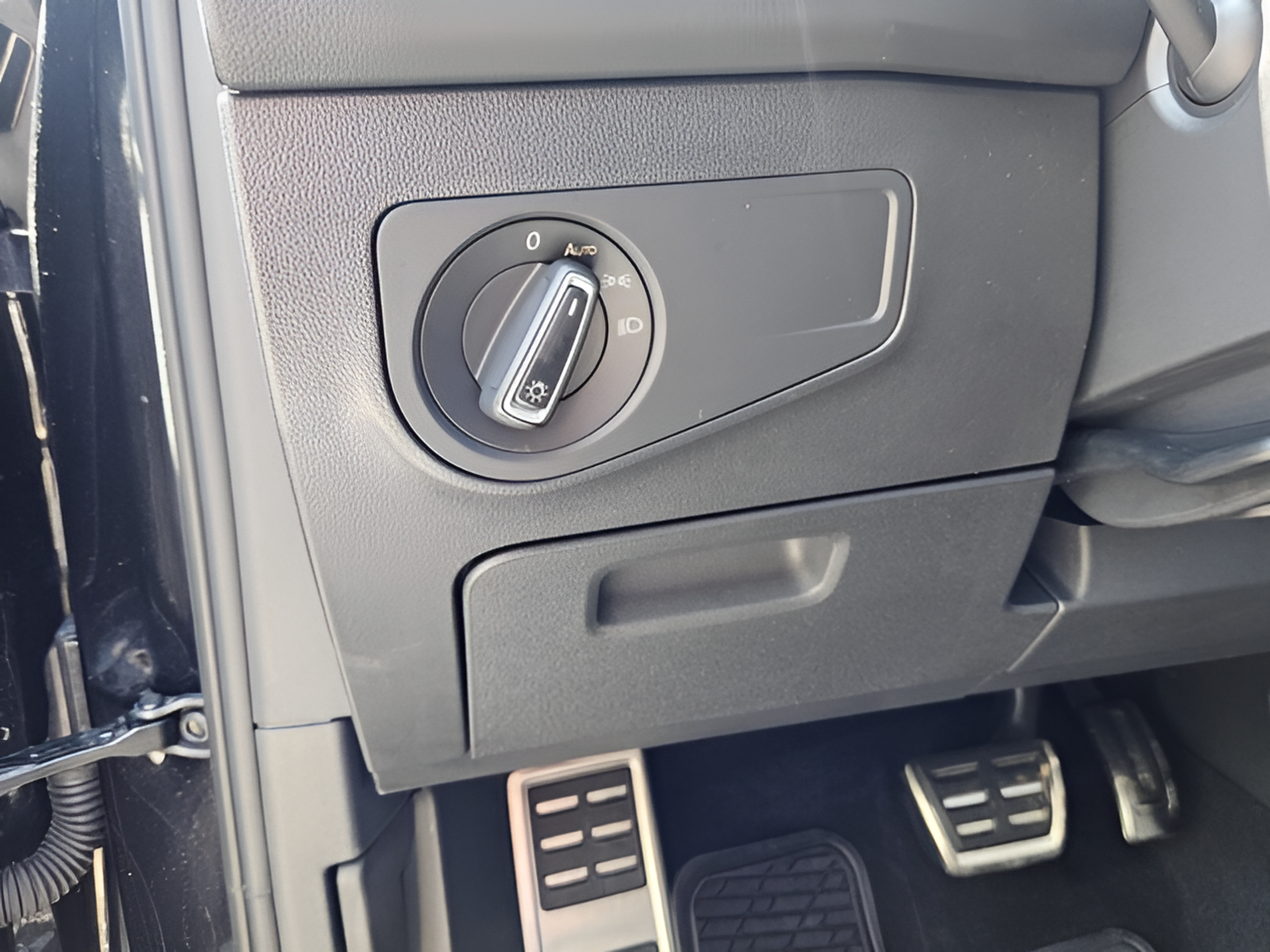 Certified 2023 Volkswagen Tiguan SE R-Line FWD image 13