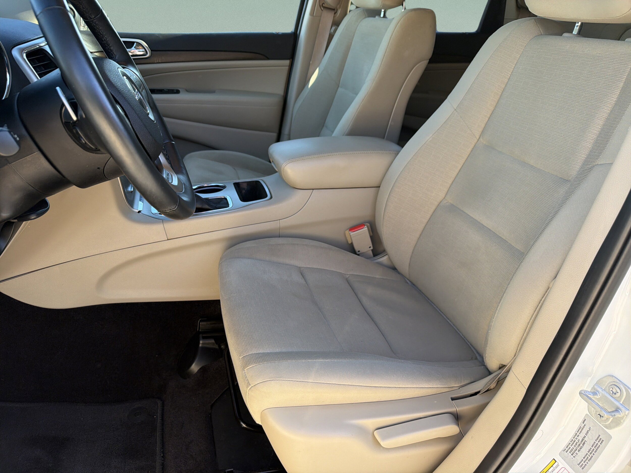 Used 2017 Jeep Grand Cherokee Laredo RWD image 22