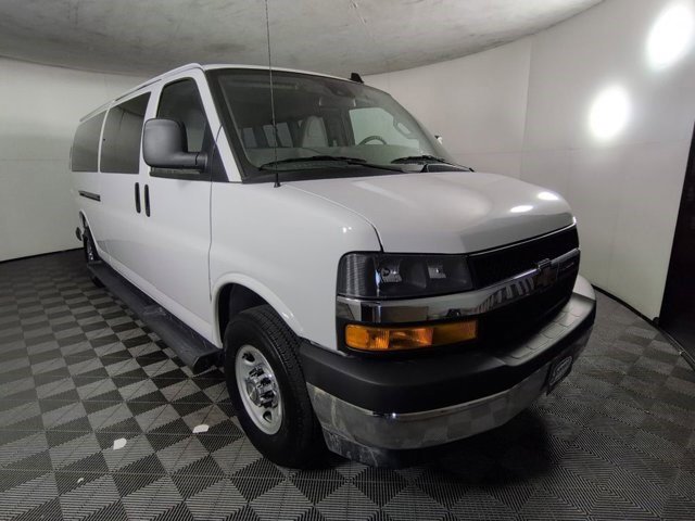 Certified 2025 Chevrolet Express 3500 LT w/ LT Preferred Equipment Group RWD image 3