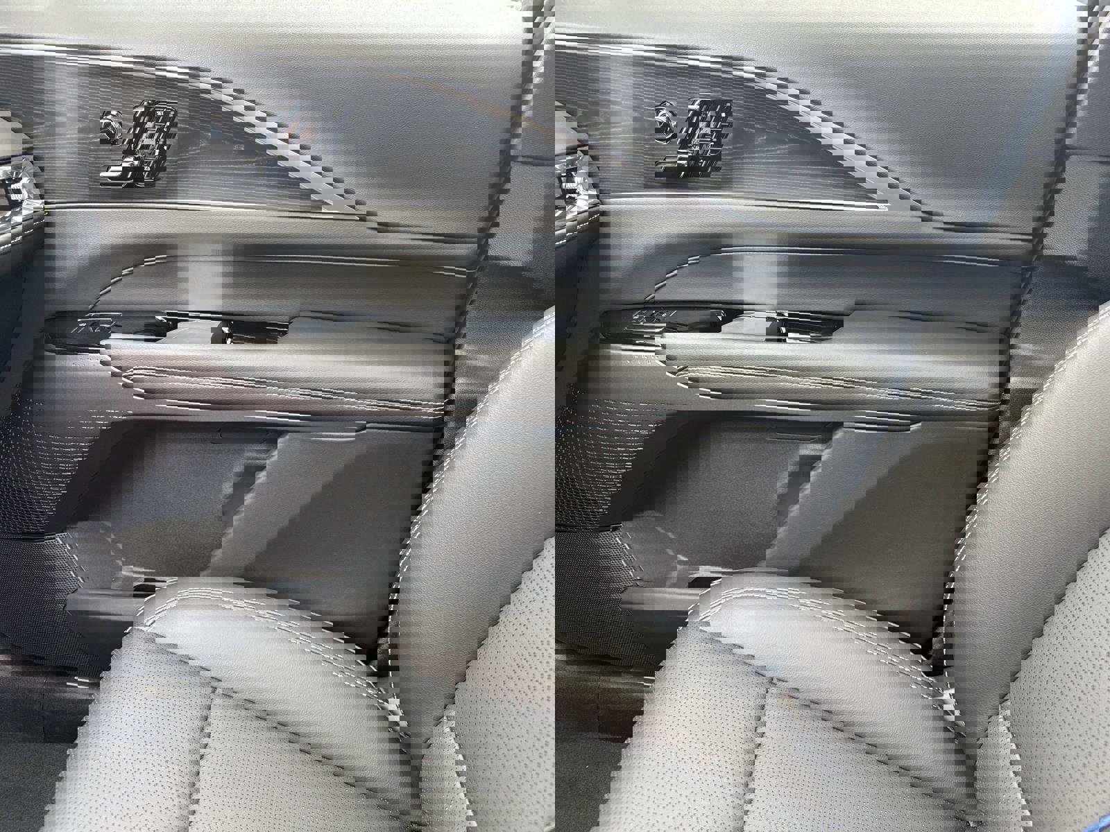 New 2025 Cadillac Lyriq Luxury image 24