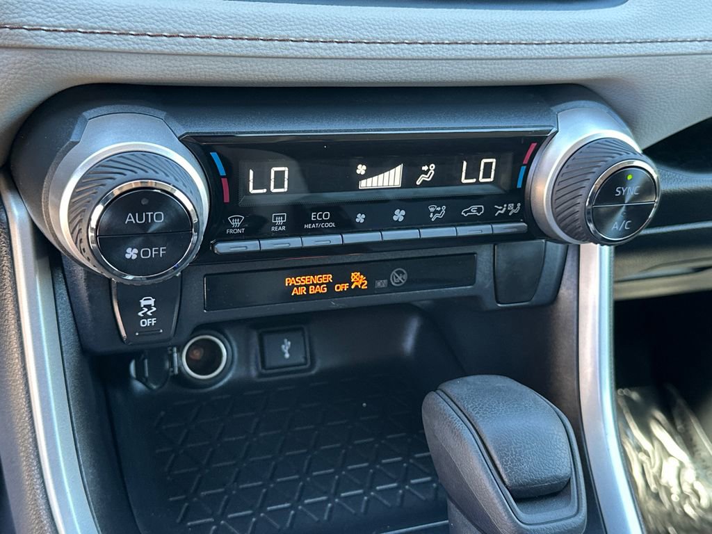 Used 2021 Toyota RAV4 XLE w/ Convenience Package image 29