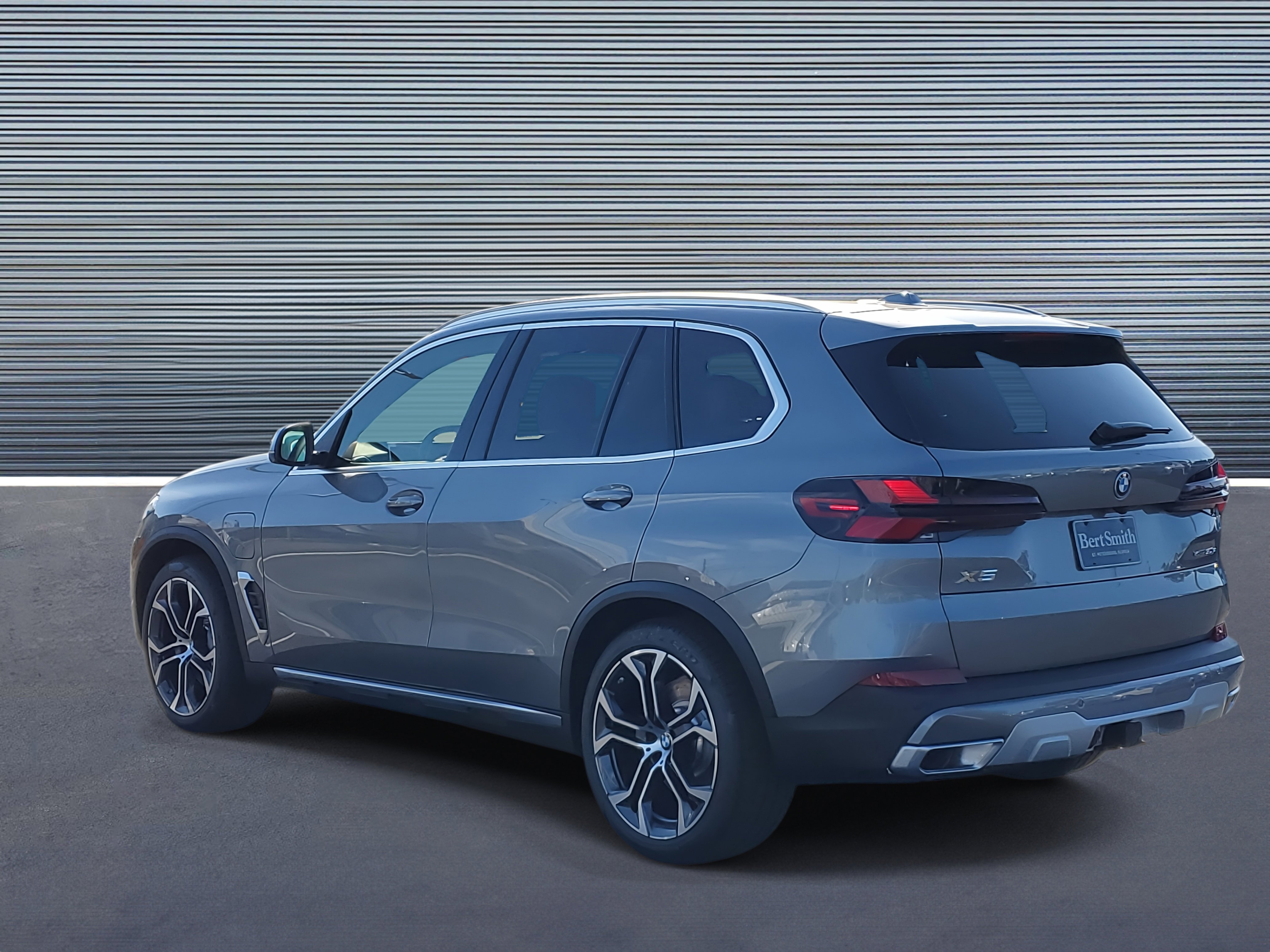 New 2026 BMW X5 xDrive50e w/ Executive Package image 4