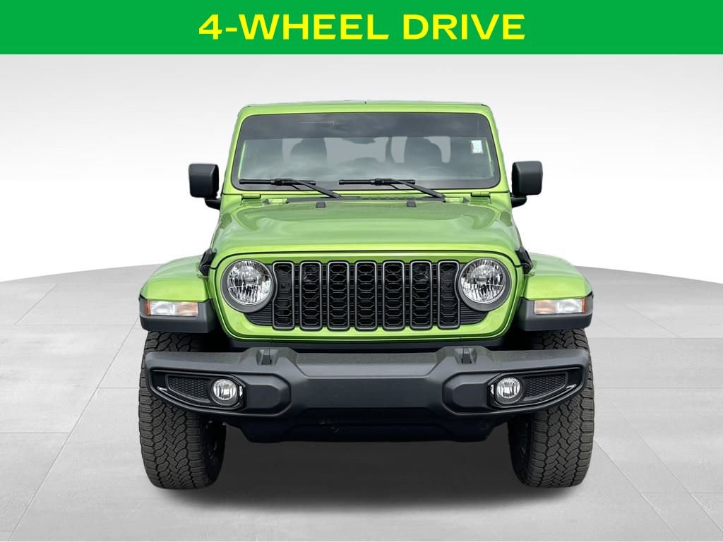 Used 2025 Jeep Gladiator Sport image 3