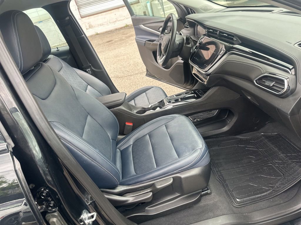 Used 2023 Chevrolet Bolt EUV LT w/ Convenience Package FWD image 33