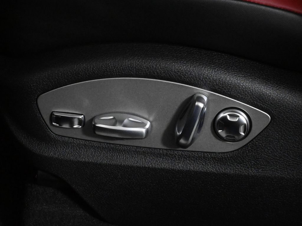 Used 2026 Porsche Macan AWD/4WD image 28
