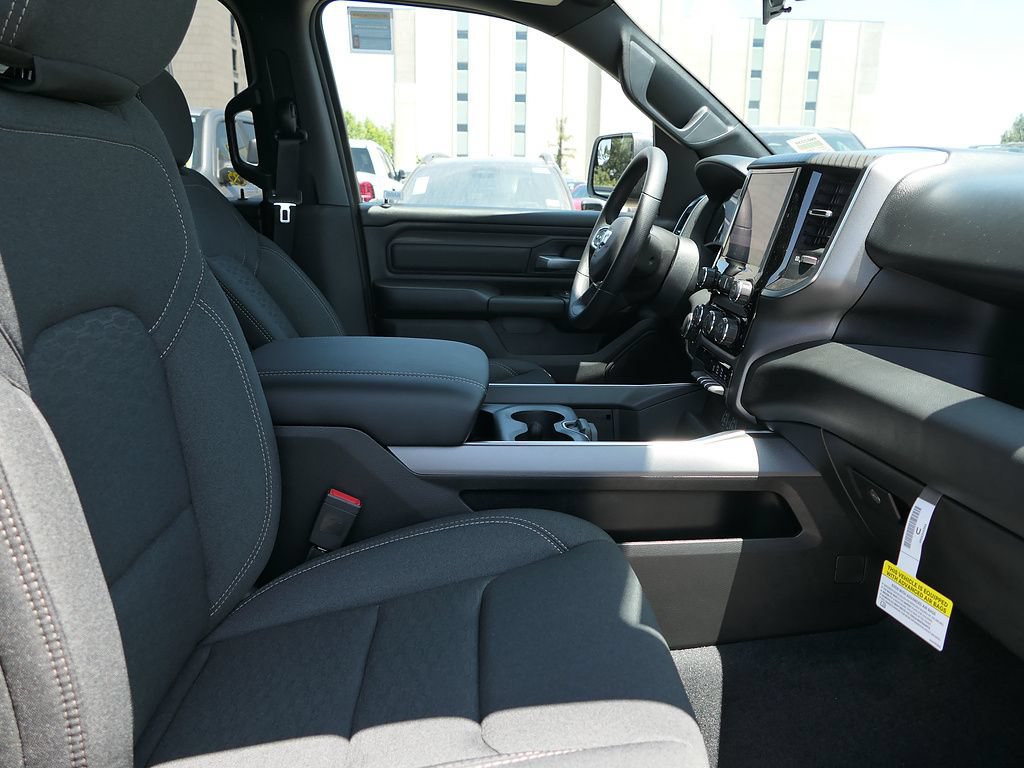 New 2026 RAM 1500 Express AWD/4WD image 23
