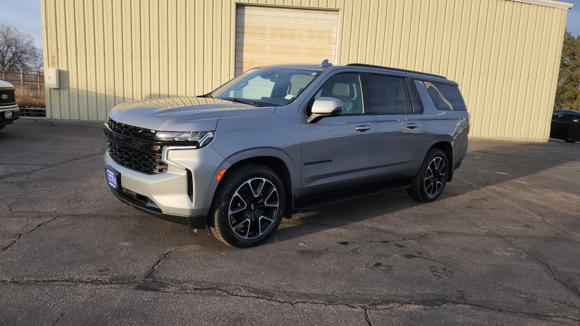 Used 2023 Chevrolet Suburban RST w/ Luxury Package image 3