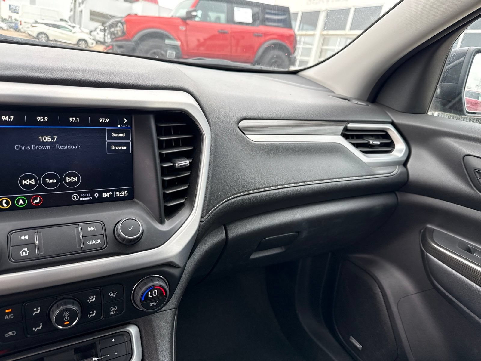 Used 2023 GMC Acadia SLT FWD image 26