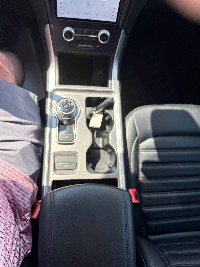 Used 2024 Ford Edge SEL image 21