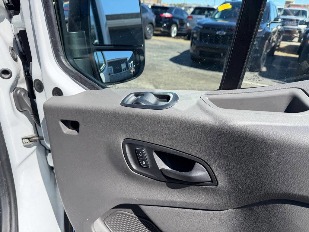Used 2024 Ford Transit 250 Low Roof AWD w/ Exterior Upgrade Package image 40