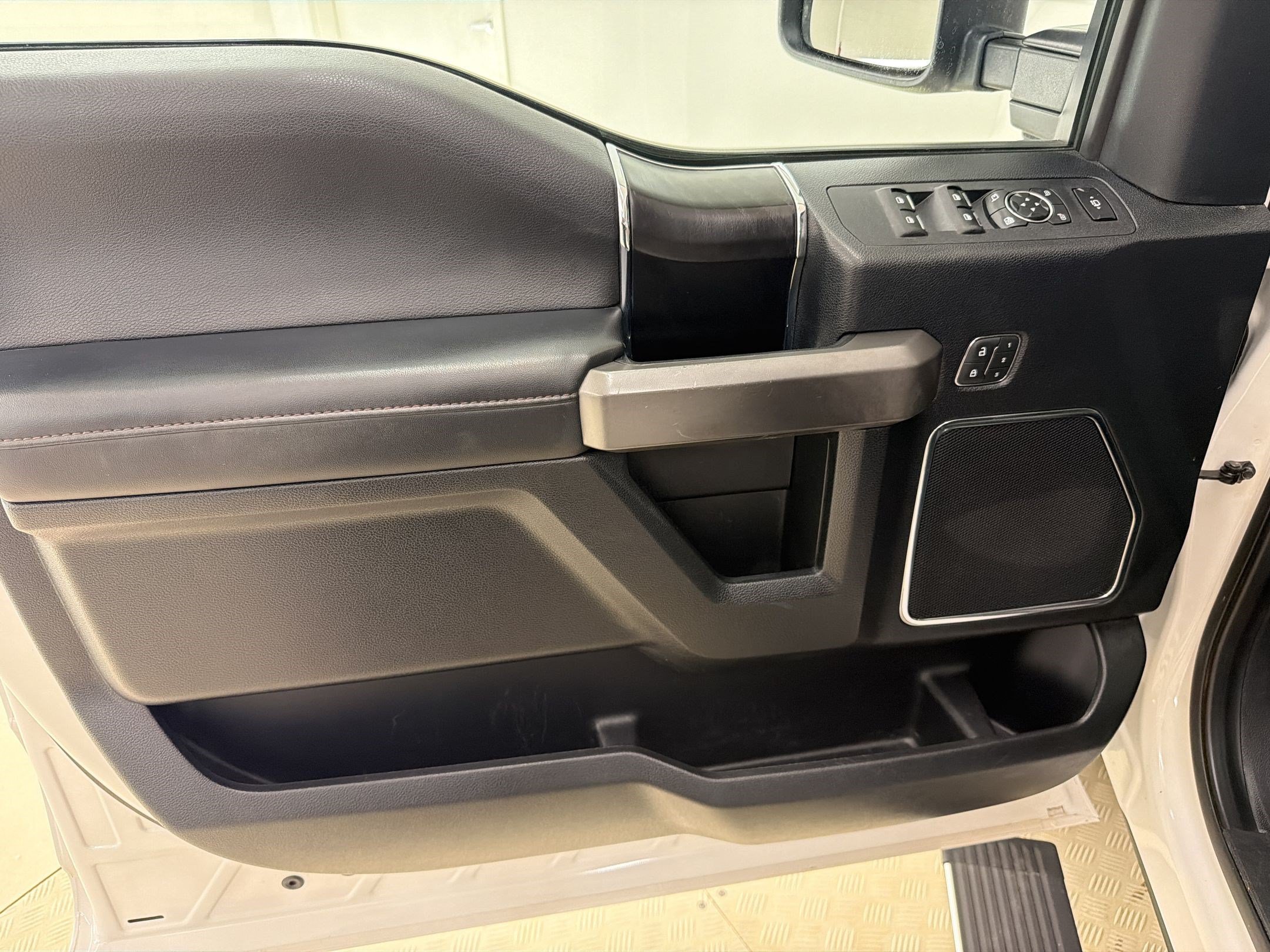 Used 2019 Ford F250 Platinum w/ Platinum Ultimate Package AWD/4WD image 14