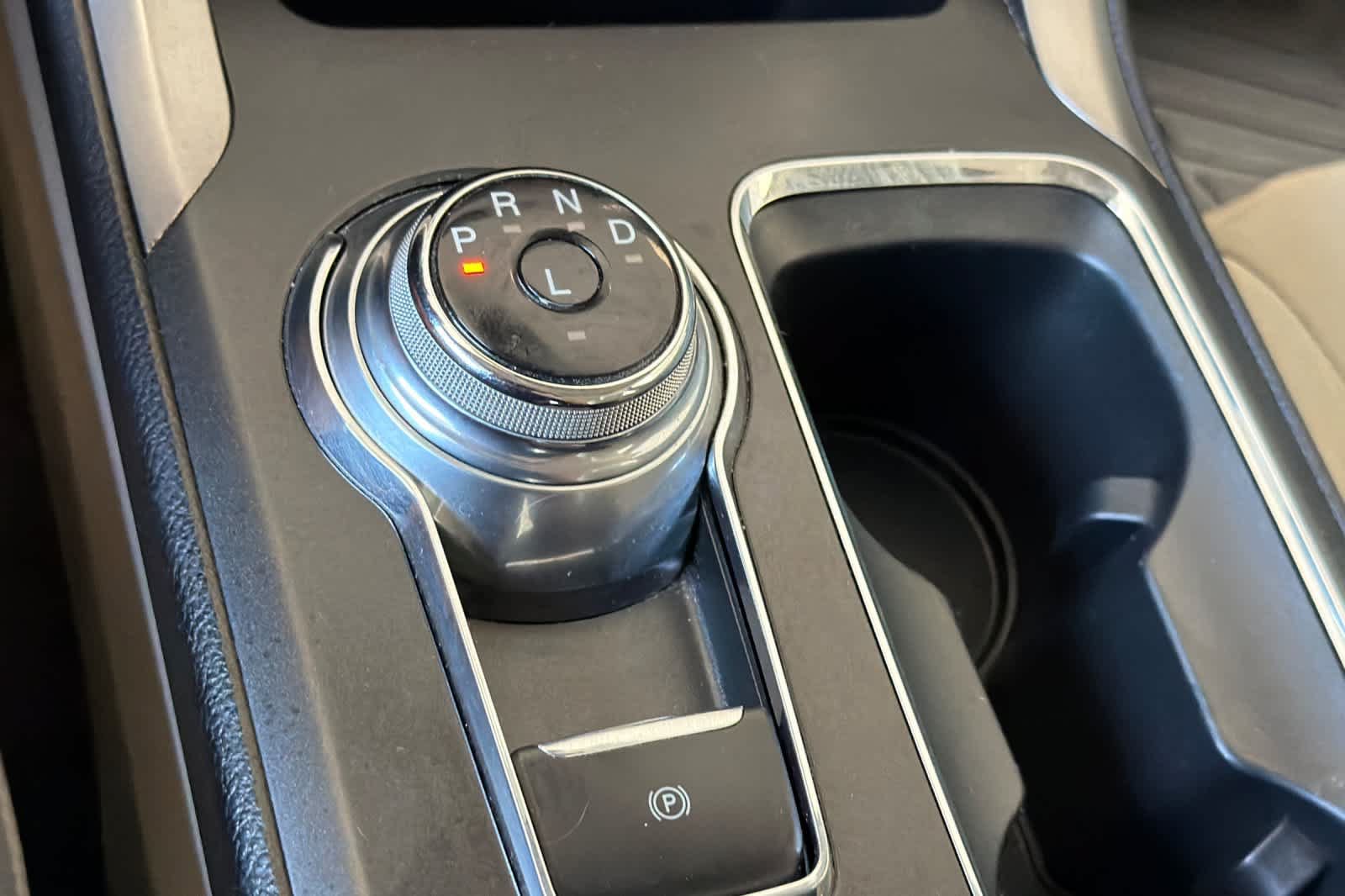 Used 2020 Ford Fusion SE FWD image 23