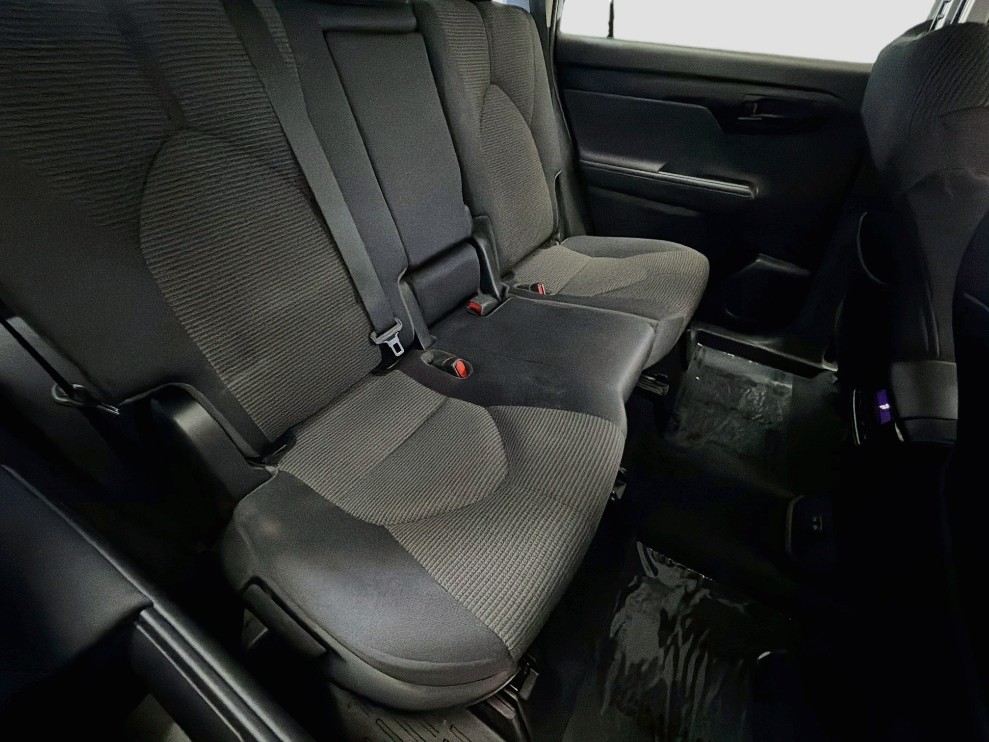 Used 2023 Toyota Highlander LE AWD/4WD image 14