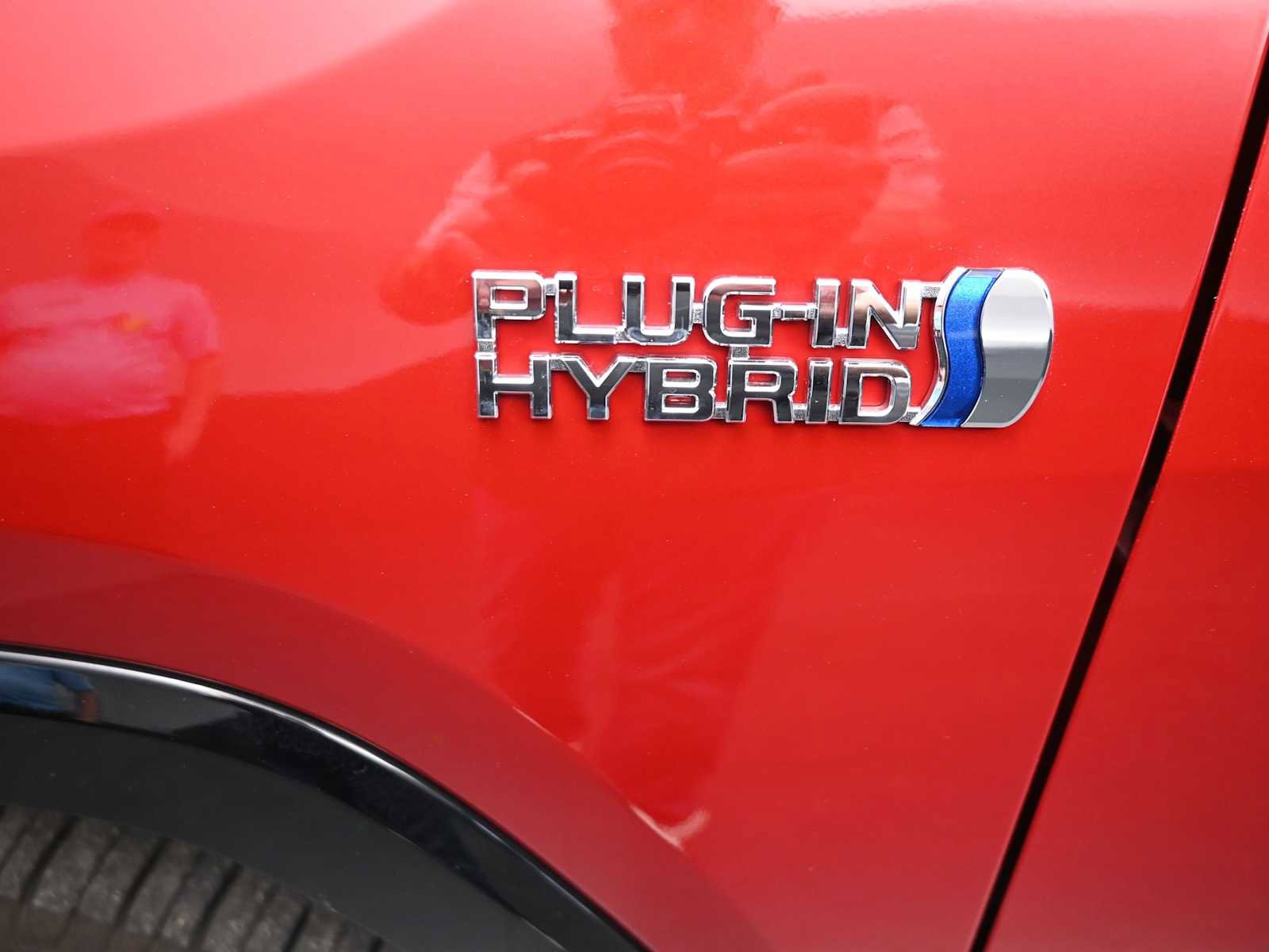 Used 2021 Toyota RAV4 SE w/ Weather & Moonroof Package image 16