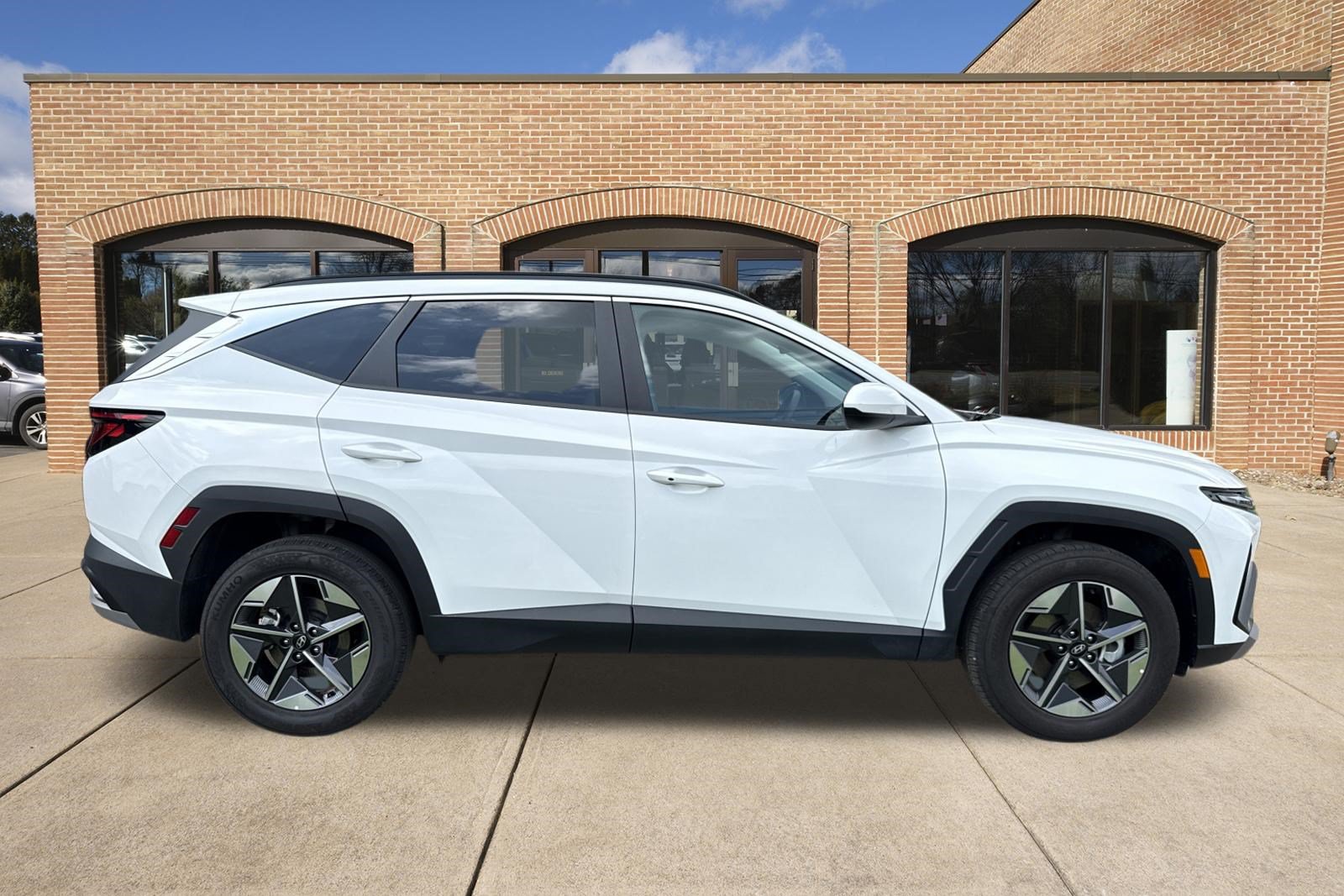 Certified 2026 Hyundai Tucson SEL Plus AWD/4WD image 2