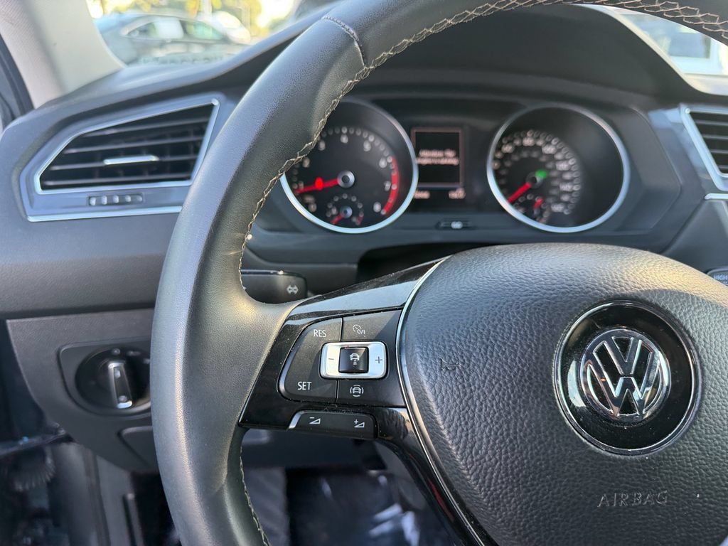 Used 2021 Volkswagen Tiguan SE FWD image 18
