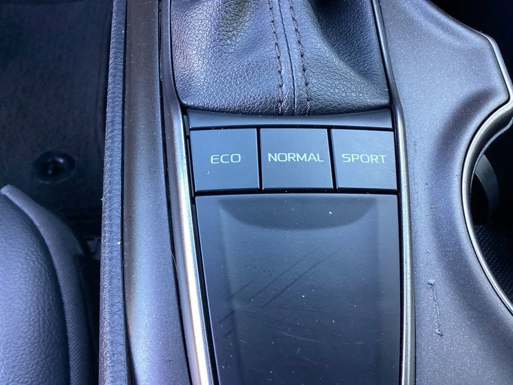 Used 2024 Toyota Camry SE image 31