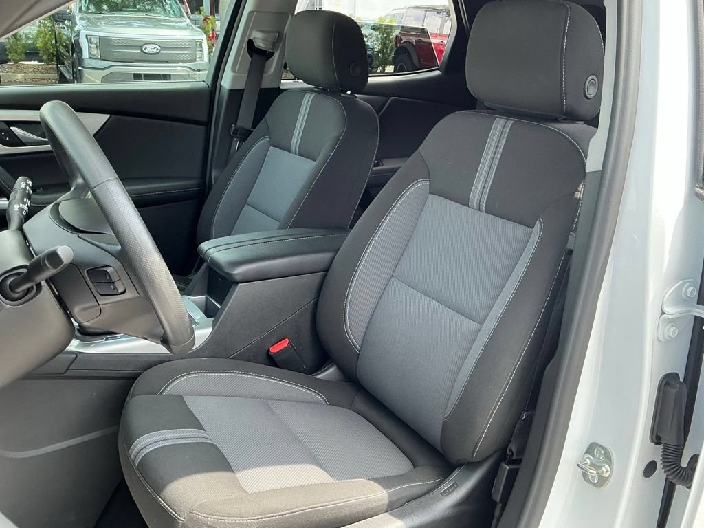 Used 2025 Chevrolet Blazer LT FWD image 25