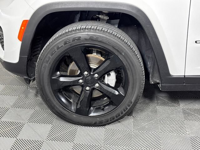 Used 2025 Jeep Grand Cherokee Altitude w/ Trailer Tow Package AWD/4WD image 10