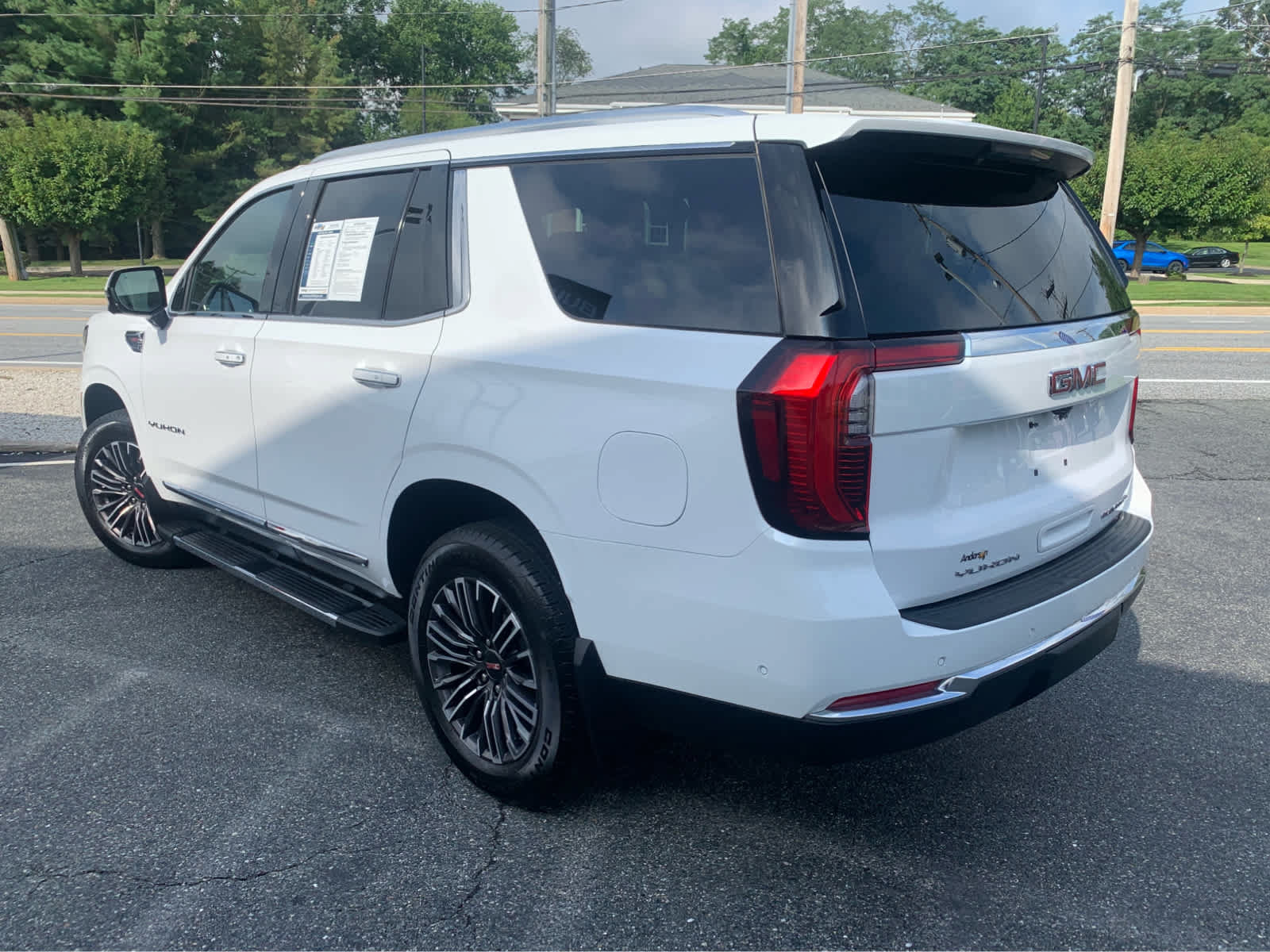 Used 2025 GMC Yukon Elevation AWD/4WD image 4