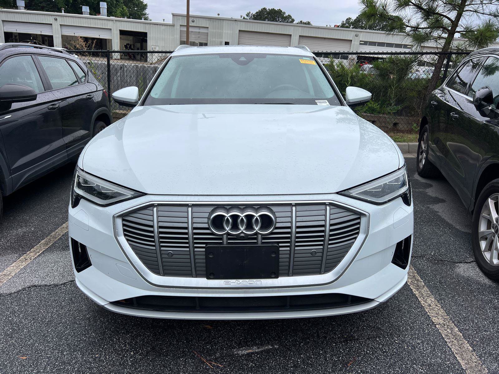 Certified 2023 Audi e-tron Premium Plus w/ Premium Plus Package AWD/4WD image 2