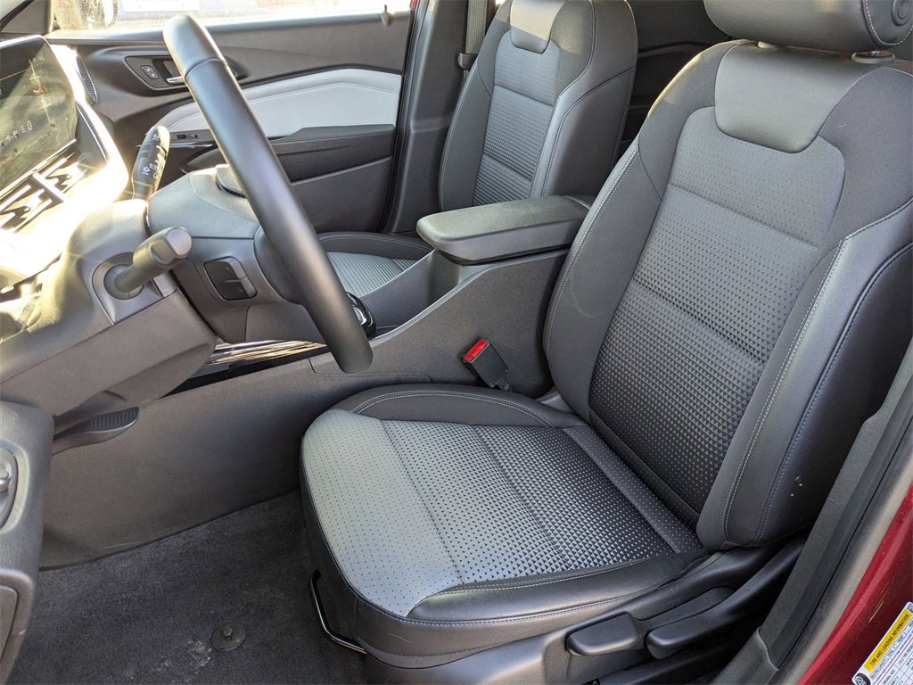 Used 2025 Chevrolet Trax LT w/ LT Convenience Package image 14