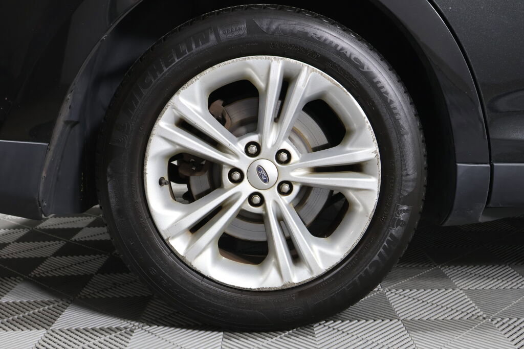 Used 2015 Ford Taurus SEL image 7