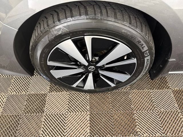 Certified 2021 Nissan Altima 2.5 SV w/ SV Premium Package AWD/4WD image 26