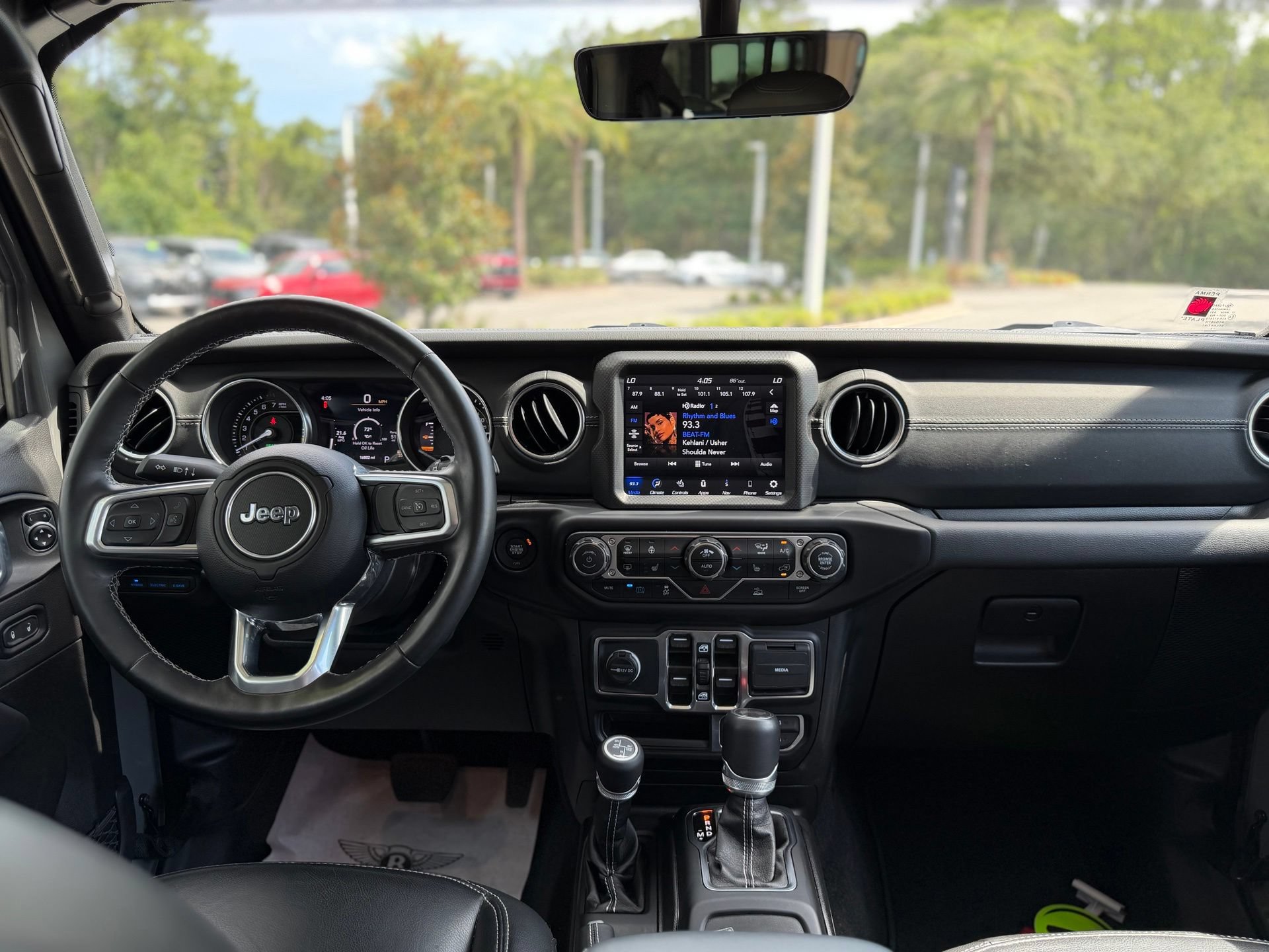 Used 2021 Jeep Wrangler Unlimited Sahara w/ Cold Weather Group AWD/4WD image 4