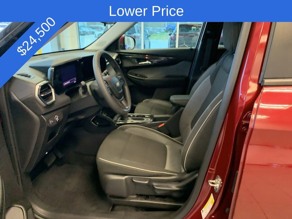 Used 2025 Chevrolet TrailBlazer LT image 3